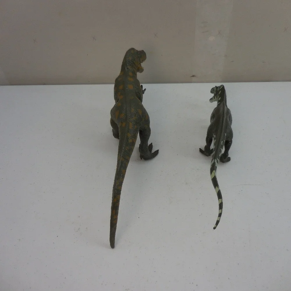 Dinosaur‎ Figure Lot T-Rex and Allosaurus Plastic Prehistoric Toy Animals 2pc
